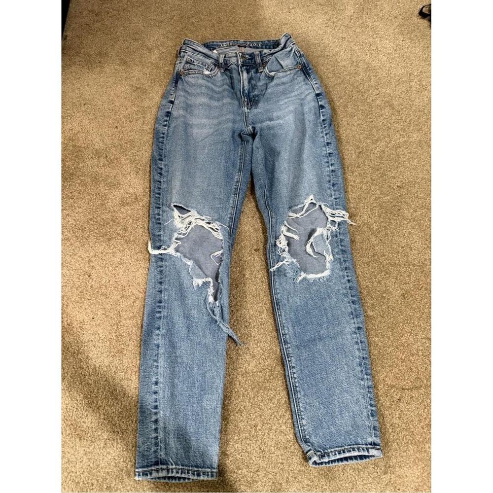 American Eagle Distressed Mom Jean Size 00